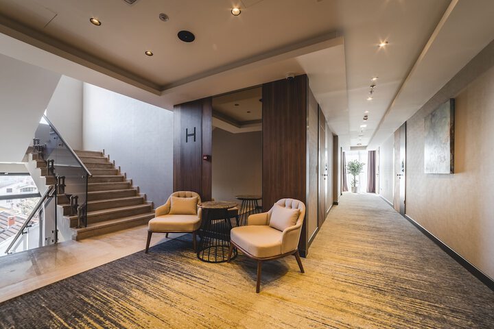 Ballroom/Hall 75 of 93