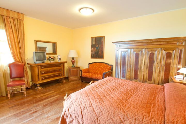 Room 16 of 94