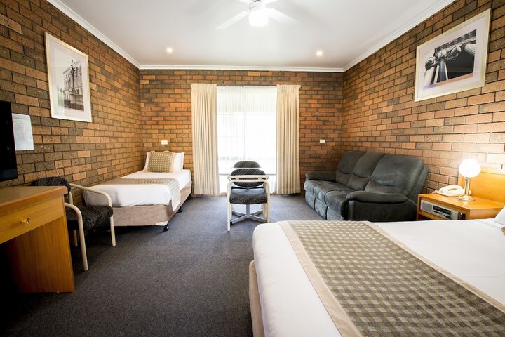Room 11 of 38