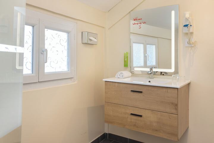 Room 70 of 115