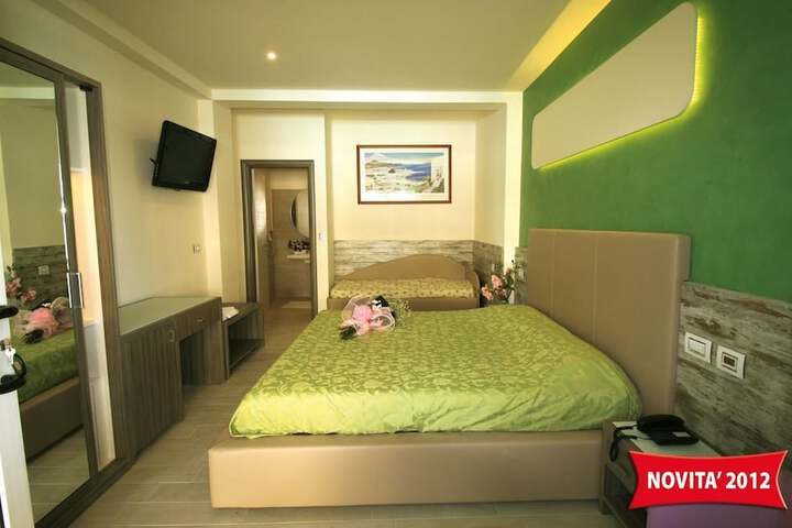 Room 10 of 33