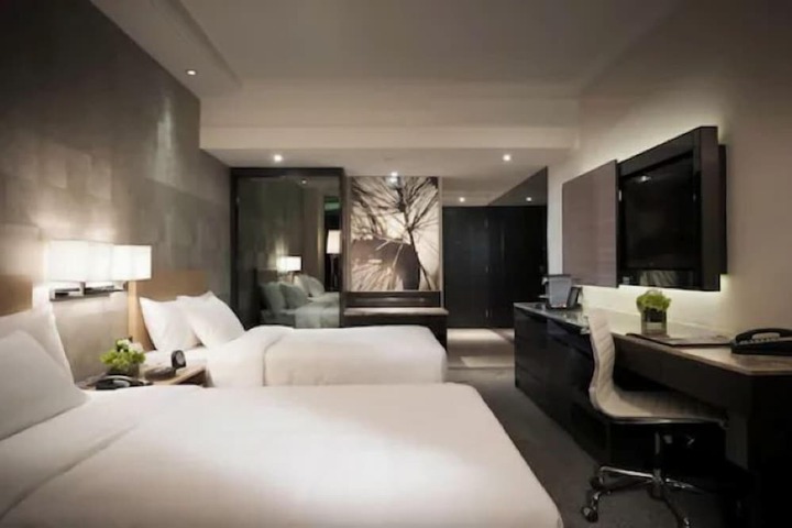 Room 25 of 48