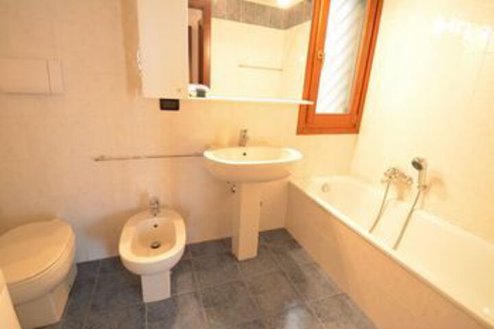 Room 7 of 27