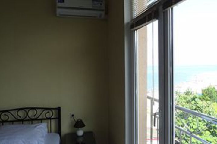 Room 106 of 176