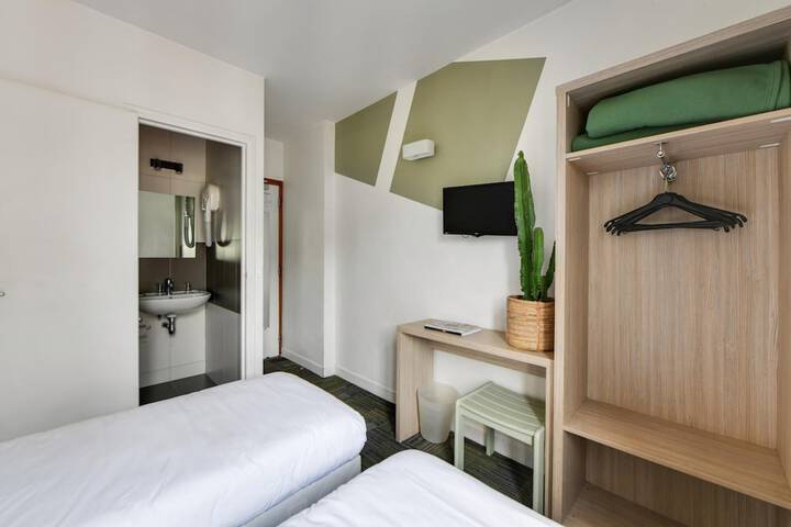Room 17 of 32