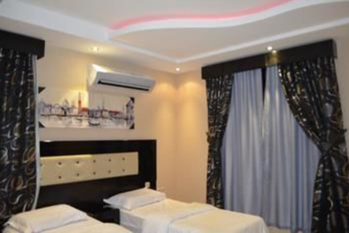 Room 4 of 11