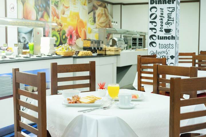Breakfast/Coffee Service 86 of 111