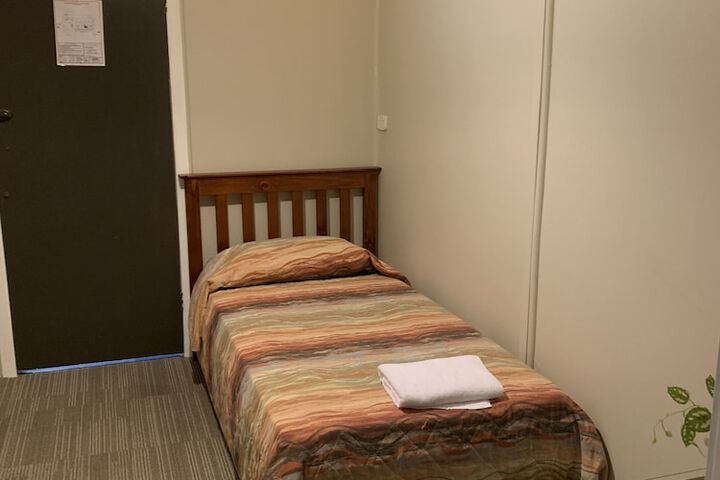 Room 9 of 37