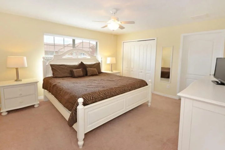 Room 4 of 27