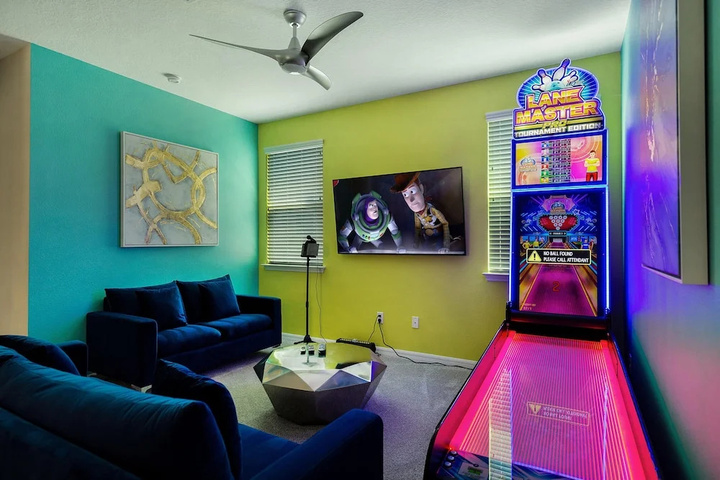 Room 12 of 28