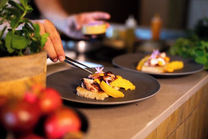 Dining 90 of 120