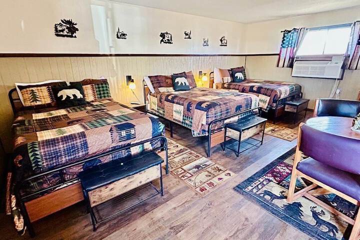 Room 2 of 33