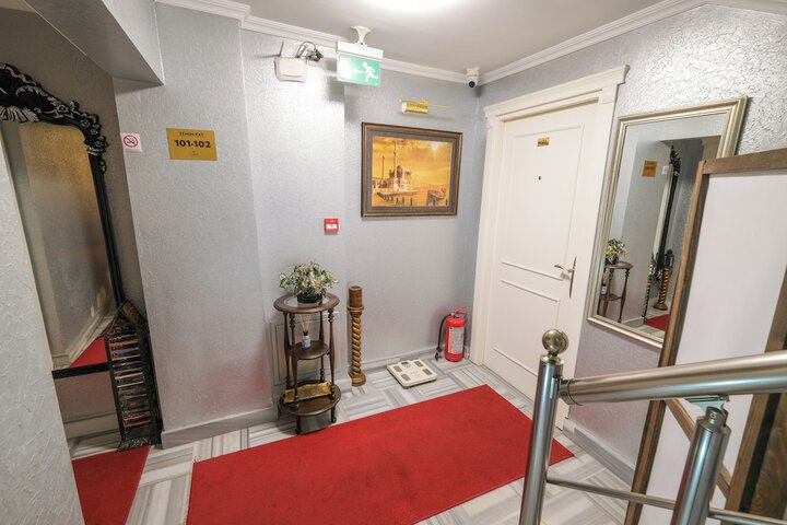 Ballroom/Hall 76 of 89