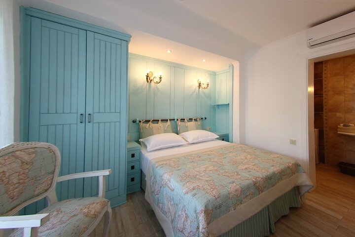 Room 3 of 80