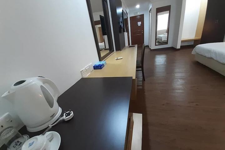 Room 18 of 33