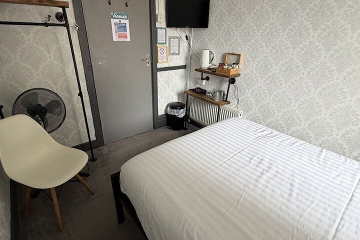 Room 32 of 114