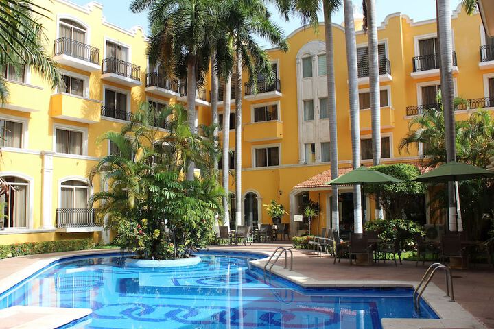 Pool Hotel