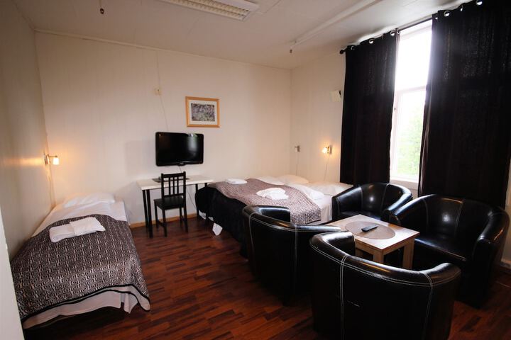 Room 3 of 63