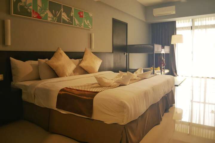 Room 4 of 65