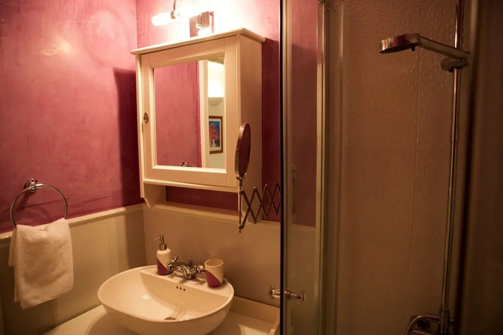 Room 8 of 20