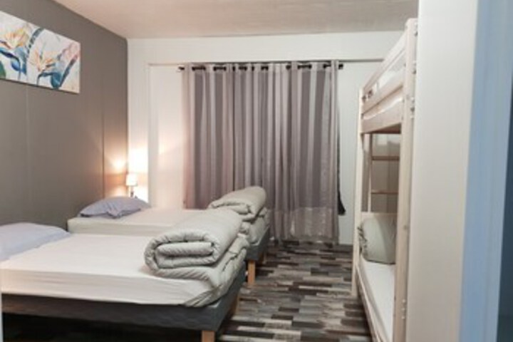 Room 6 of 16