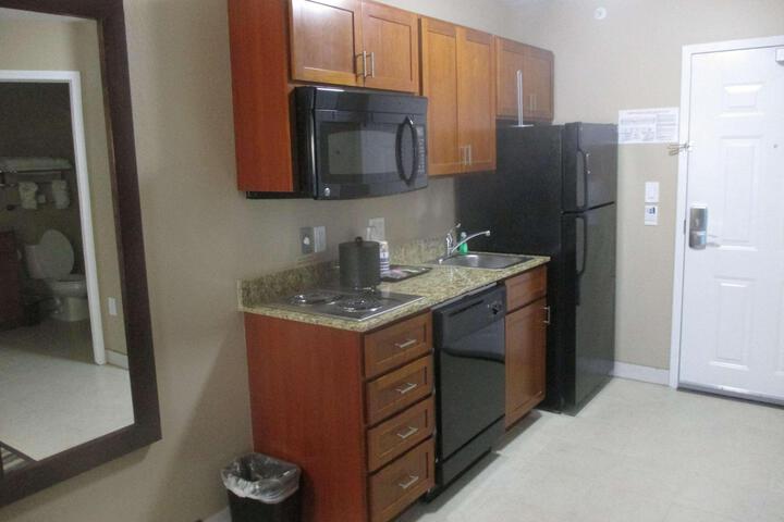 2 Queen Beds Microwave WiFi Full Breakfast (10 of 13)