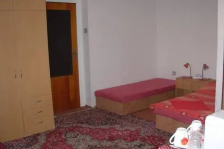 Room 5 of 13