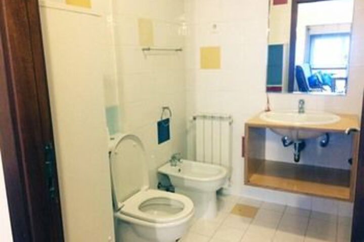 Room 2 of 20