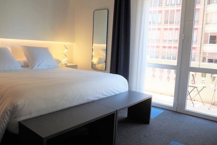 Room 9 of 50