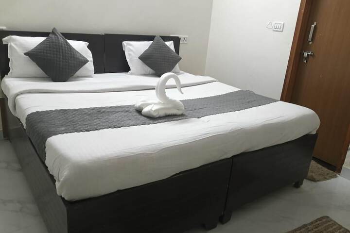 Room 2 of 9