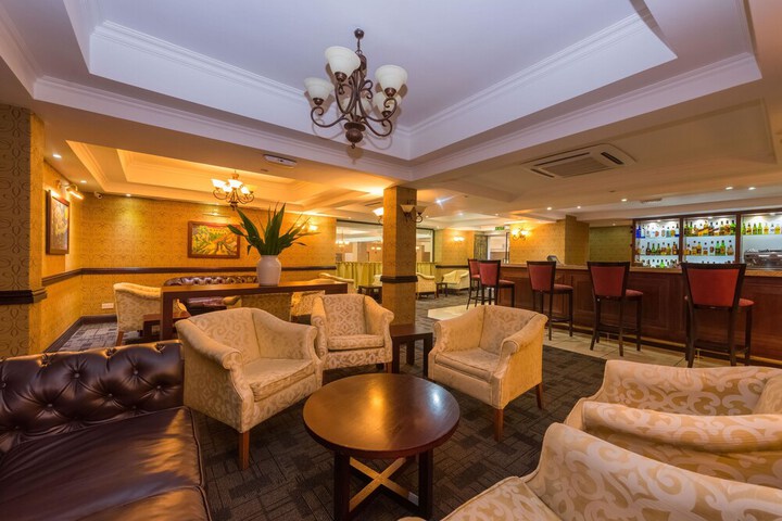 Lounge 78 of 99