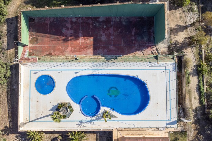 Pool 33 of 56