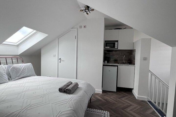 Room 4 of 74