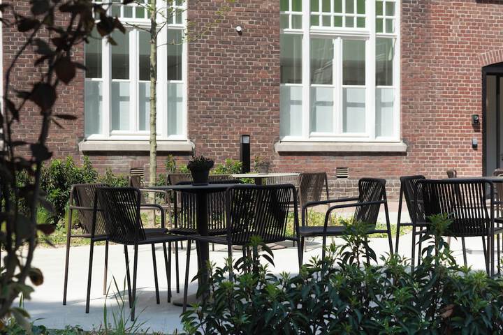 Sundeck 78 of 82