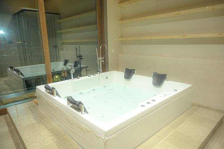 Pool 42 of 48