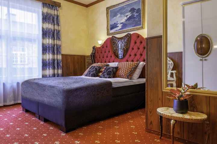 Room 15 of 50