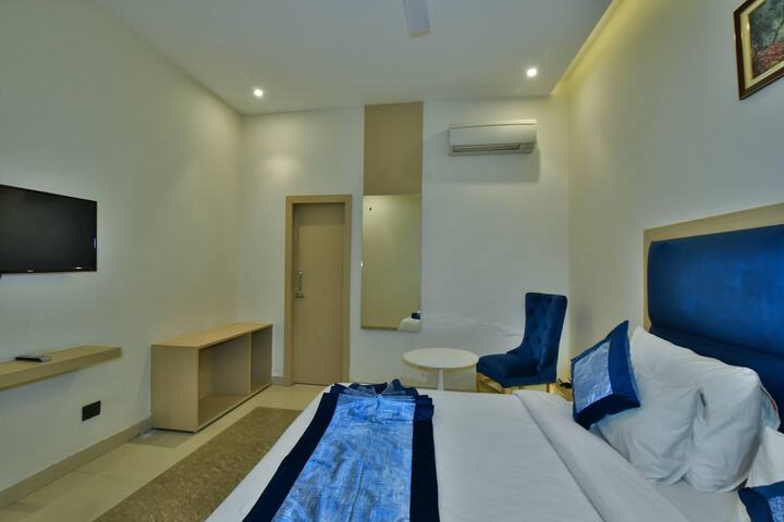 Room 28 of 94