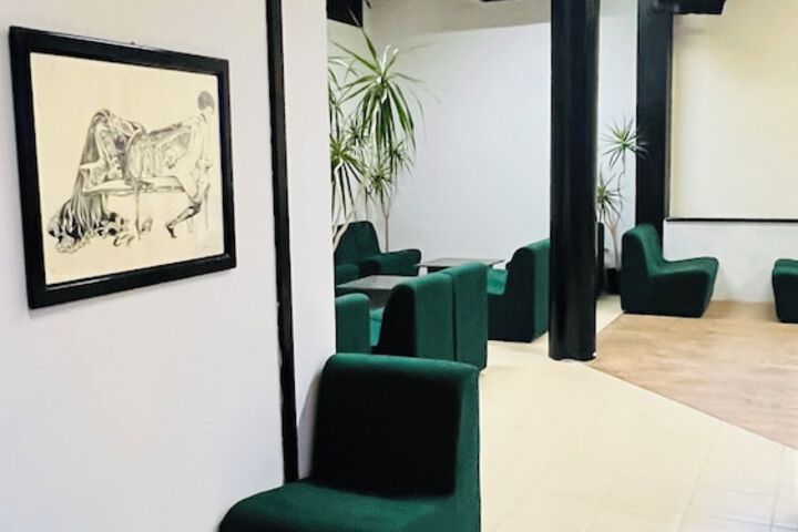Lounge 62 of 102
