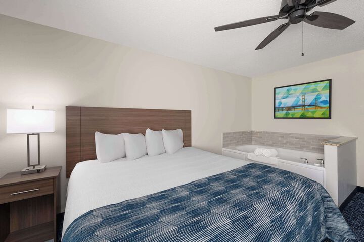 1 King Bed (2 of 10)