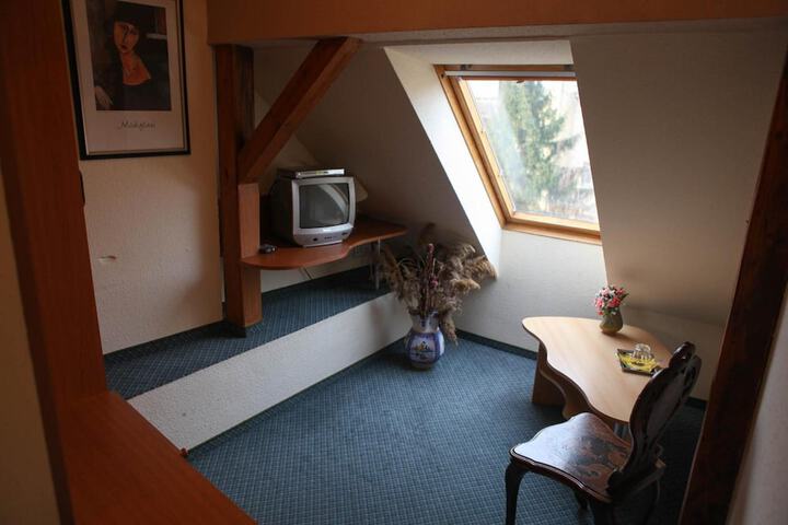 Room 13 of 38