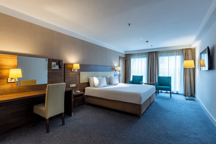 Room 33 of 91