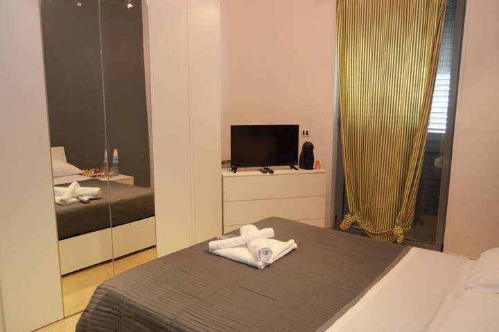 Room 8 of 20