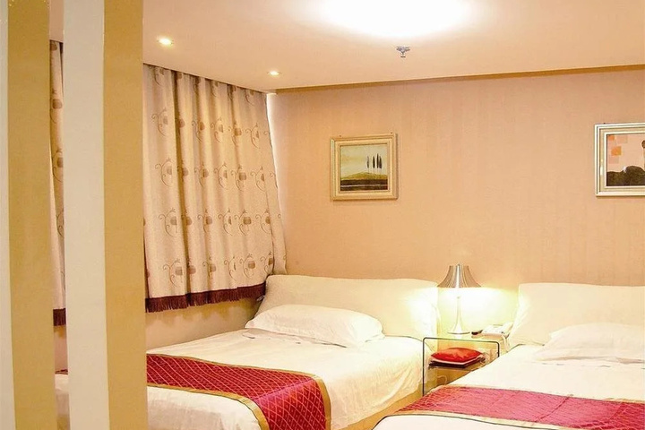Room 4 of 10