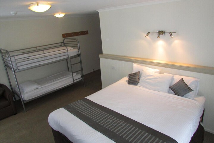 Room 10 of 35