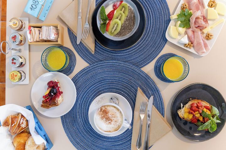 Breakfast/Coffee Service 82 of 114