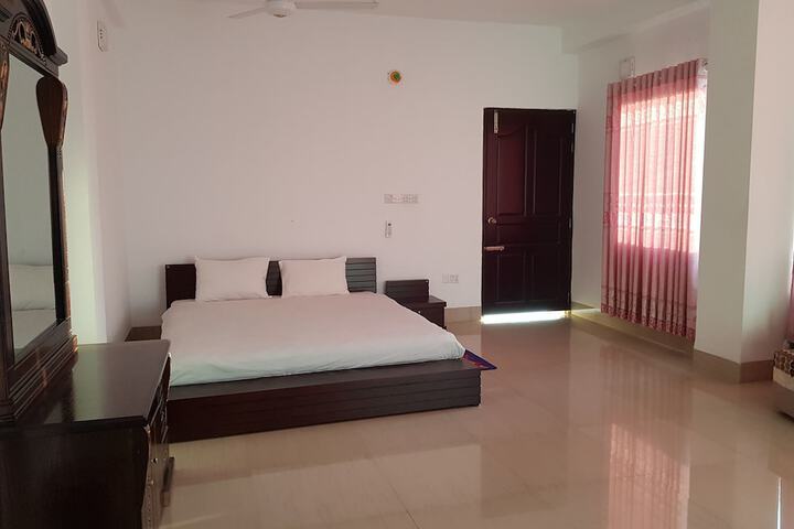 Room 17 of 37