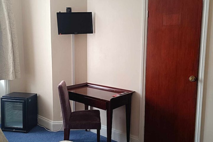 Room 93 of 283