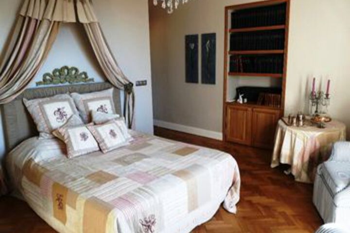 Room 10 of 26