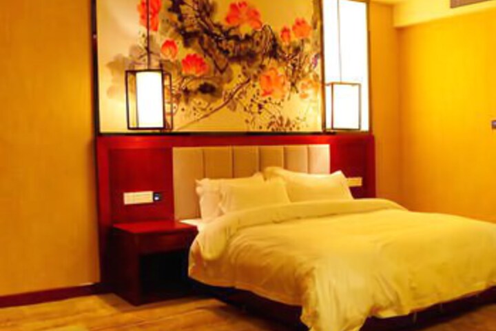 Room 6 of 9