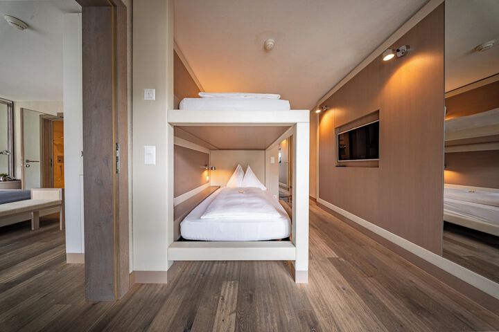 Room 12 of 74